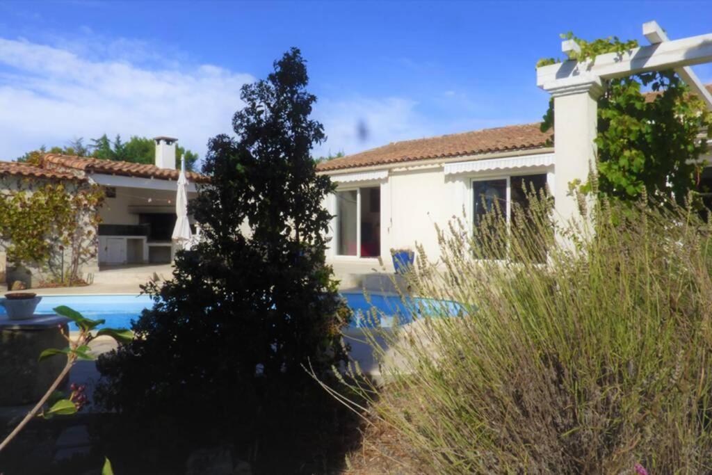 Ibis - Villa Avec Piscine, Jardin Et Parking Arles Bagian luar foto