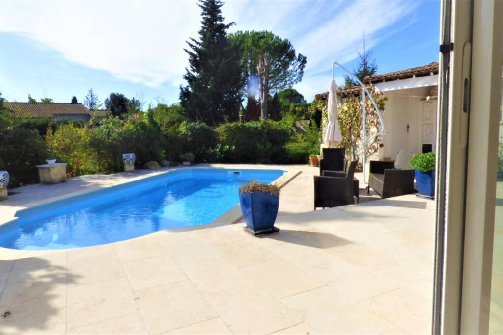 Ibis - Villa Avec Piscine, Jardin Et Parking Arles Bagian luar foto