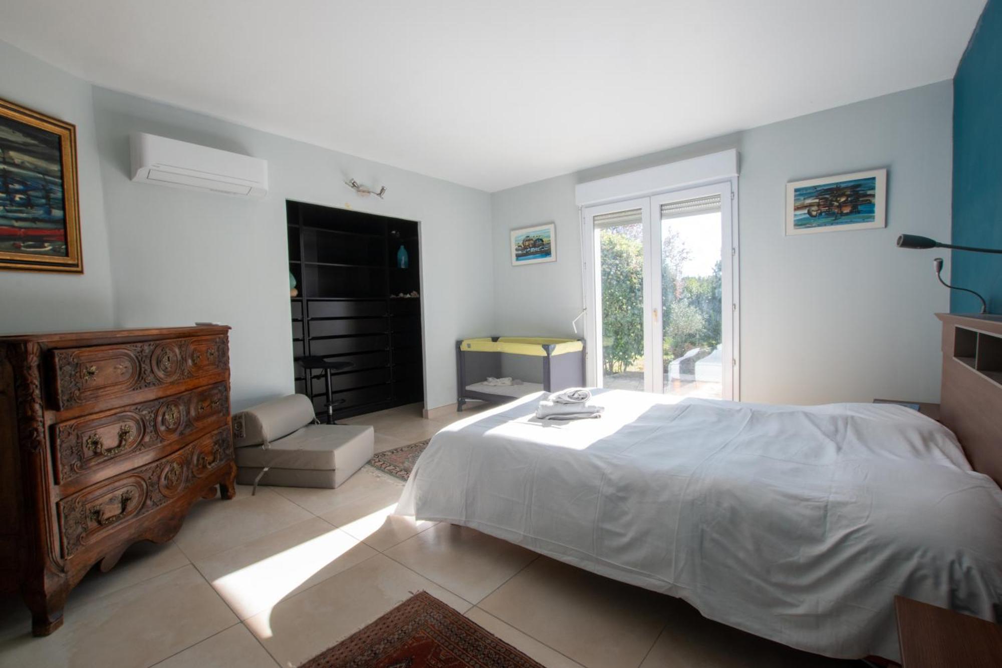 Ibis - Villa Avec Piscine, Jardin Et Parking Arles Bagian luar foto